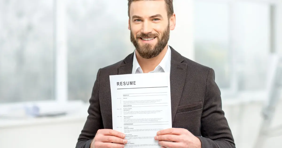 Nietuzinkowe CV – jak stworzyć dokument, który przyciągnie uwagę rekruterów?